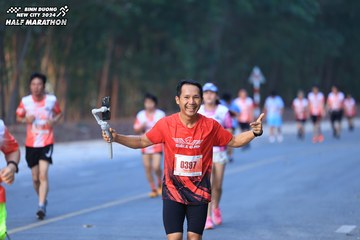 BINH DUONG NEW CITY HALF MARATHON 2024 - Ảnh #1750644