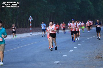 BINH DUONG NEW CITY HALF MARATHON 2024 - Ảnh #1750519