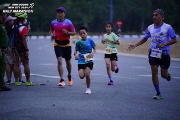 BINH DUONG NEW CITY HALF MARATHON 2024 - Ảnh #1724929