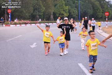 BINH DUONG NEW CITY HALF MARATHON 2024 - Ảnh #1727190