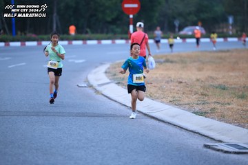 BINH DUONG NEW CITY HALF MARATHON 2024 - Ảnh #1726061