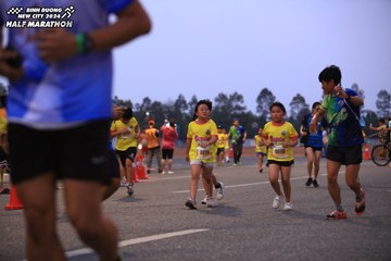 BINH DUONG NEW CITY HALF MARATHON 2024 - Ảnh #1728337