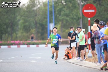 BINH DUONG NEW CITY HALF MARATHON 2024 - Ảnh #1736619