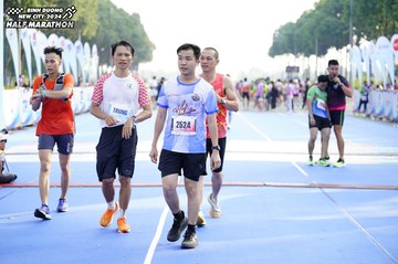 BINH DUONG NEW CITY HALF MARATHON 2024 - Ảnh #1760433