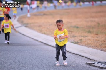 BINH DUONG NEW CITY HALF MARATHON 2024 - Ảnh #1726985