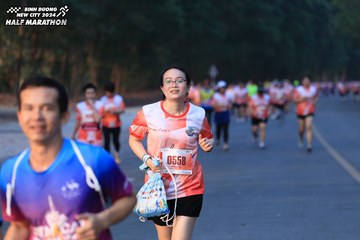 BINH DUONG NEW CITY HALF MARATHON 2024 - Ảnh #1772087