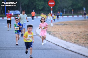 BINH DUONG NEW CITY HALF MARATHON 2024 - Ảnh #1726397