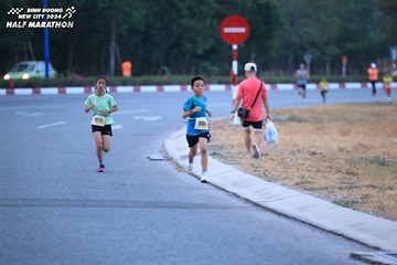 BINH DUONG NEW CITY HALF MARATHON 2024 - Ảnh #1726053