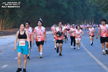 BINH DUONG NEW CITY HALF MARATHON 2024 - Ảnh #1772774