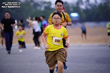 BINH DUONG NEW CITY HALF MARATHON 2024 - Ảnh #1725546