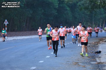 BINH DUONG NEW CITY HALF MARATHON 2024 - Ảnh #1750359
