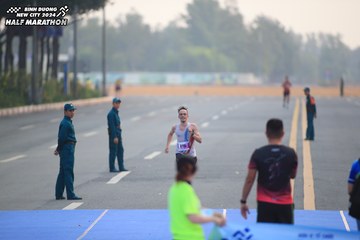 BINH DUONG NEW CITY HALF MARATHON 2024 - Ảnh #1738498