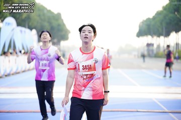 BINH DUONG NEW CITY HALF MARATHON 2024 - Ảnh #1758339