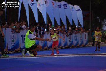 BINH DUONG NEW CITY HALF MARATHON 2024 - Ảnh #1729223