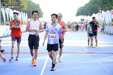 BINH DUONG NEW CITY HALF MARATHON 2024 - Ảnh #1760430