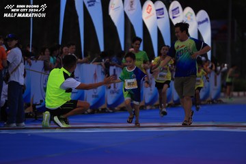 BINH DUONG NEW CITY HALF MARATHON 2024 - Ảnh #1729126