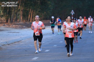 BINH DUONG NEW CITY HALF MARATHON 2024 - Ảnh #1771906
