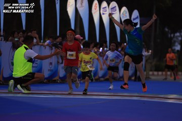BINH DUONG NEW CITY HALF MARATHON 2024 - Ảnh #1729186