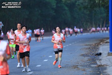 BINH DUONG NEW CITY HALF MARATHON 2024 - Ảnh #1750618