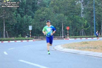 BINH DUONG NEW CITY HALF MARATHON 2024 - Ảnh #1735924
