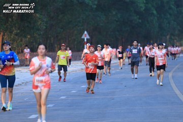 BINH DUONG NEW CITY HALF MARATHON 2024 - Ảnh #1771961