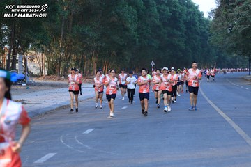 BINH DUONG NEW CITY HALF MARATHON 2024 - Ảnh #1772147