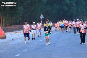 BINH DUONG NEW CITY HALF MARATHON 2024 - Ảnh #1750772