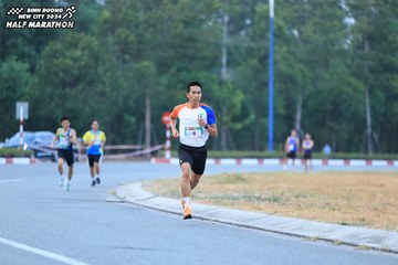 BINH DUONG NEW CITY HALF MARATHON 2024 - Ảnh #1735919