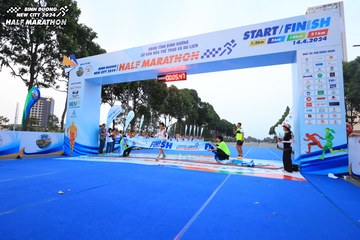 BINH DUONG NEW CITY HALF MARATHON 2024 - Ảnh #1729458