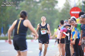 BINH DUONG NEW CITY HALF MARATHON 2024 - Ảnh #1736916
