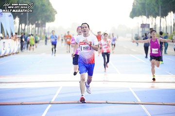 BINH DUONG NEW CITY HALF MARATHON 2024 - Ảnh #1759309