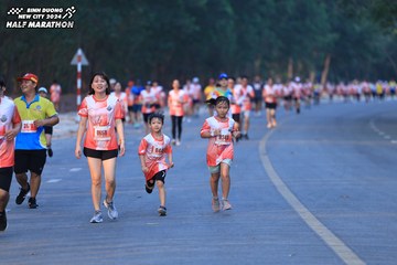 BINH DUONG NEW CITY HALF MARATHON 2024 - Ảnh #1771810