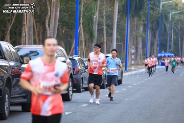 BINH DUONG NEW CITY HALF MARATHON 2024 - Ảnh #1756377