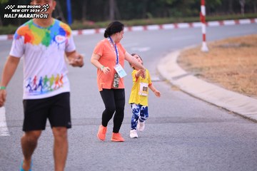 BINH DUONG NEW CITY HALF MARATHON 2024 - Ảnh #1727242