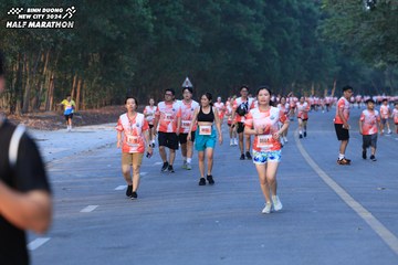 BINH DUONG NEW CITY HALF MARATHON 2024 - Ảnh #1772711