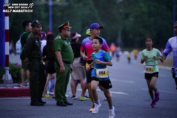BINH DUONG NEW CITY HALF MARATHON 2024 - Ảnh #1724943