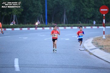 BINH DUONG NEW CITY HALF MARATHON 2024 - Ảnh #1726134