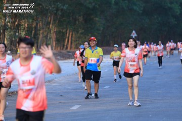 BINH DUONG NEW CITY HALF MARATHON 2024 - Ảnh #1771834
