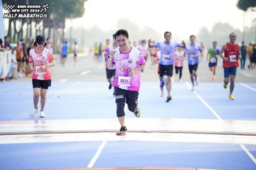BINH DUONG NEW CITY HALF MARATHON 2024 - Ảnh #1763175