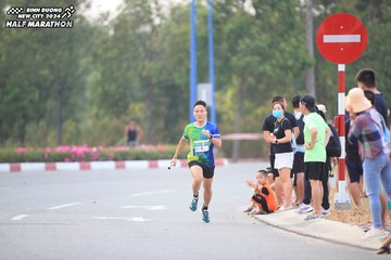 BINH DUONG NEW CITY HALF MARATHON 2024 - Ảnh #1736618