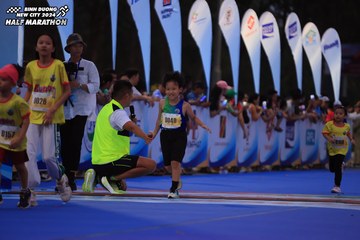 BINH DUONG NEW CITY HALF MARATHON 2024 - Ảnh #1729209
