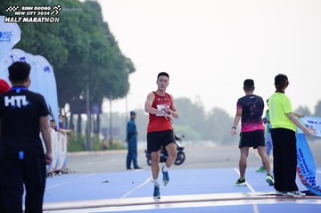 BINH DUONG NEW CITY HALF MARATHON 2024 - Ảnh #1770947