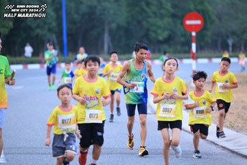 BINH DUONG NEW CITY HALF MARATHON 2024 - Ảnh #1726379