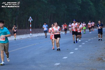 BINH DUONG NEW CITY HALF MARATHON 2024 - Ảnh #1750511