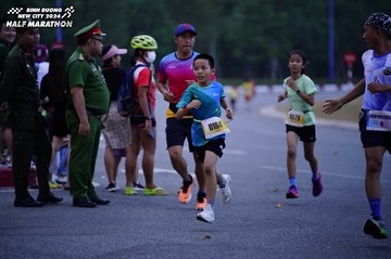 BINH DUONG NEW CITY HALF MARATHON 2024 - Ảnh #1724939