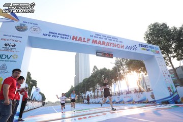 BINH DUONG NEW CITY HALF MARATHON 2024 - Ảnh #1819411