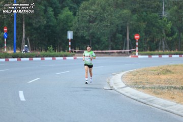 BINH DUONG NEW CITY HALF MARATHON 2024 - Ảnh #1735170