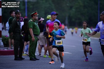 BINH DUONG NEW CITY HALF MARATHON 2024 - Ảnh #1724945