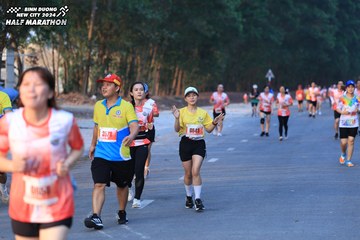 BINH DUONG NEW CITY HALF MARATHON 2024 - Ảnh #1771882