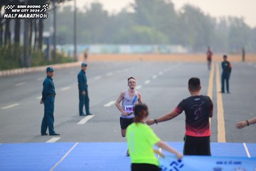 BINH DUONG NEW CITY HALF MARATHON 2024 - Ảnh #1738497